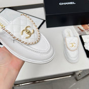 CHANEL 25S MULES WITH CHAIN DETAIL IN WHITE CALFSKIN GOLD HARDWARE