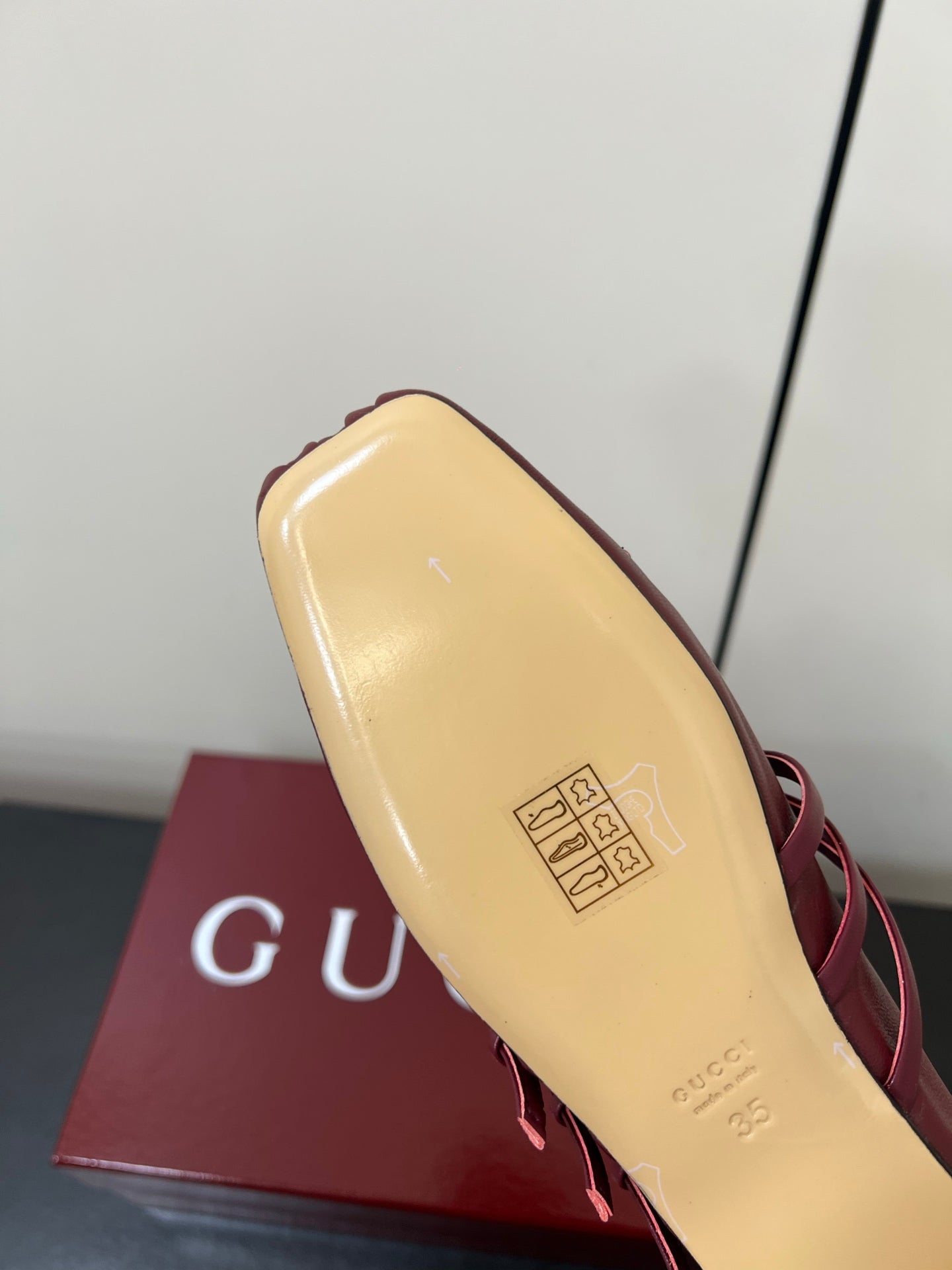 GG MARY JANE 25S IN RED LAMBSKIN WITH GOLD HARDWARE