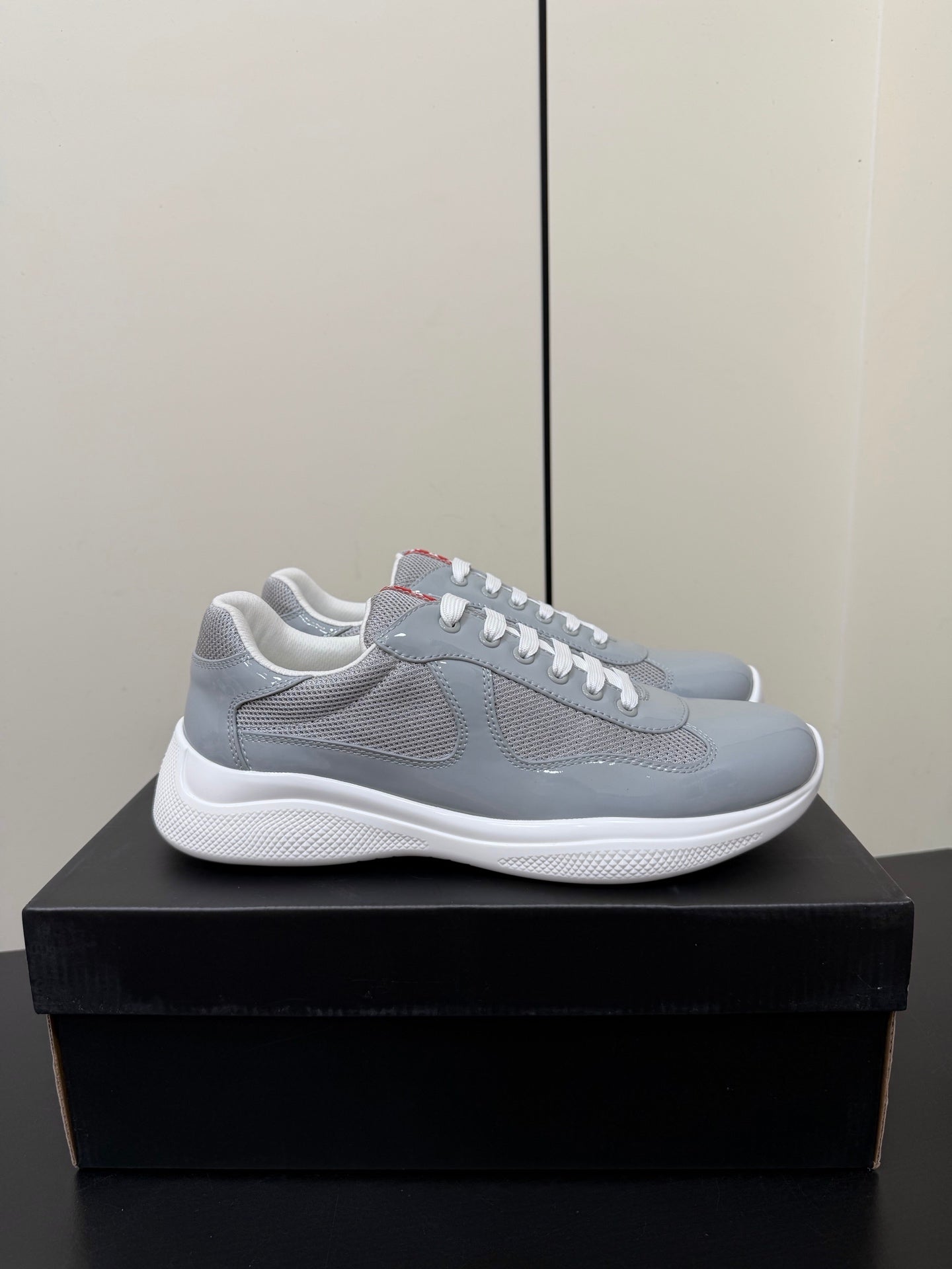 PRADA 26S SNEAKERS IN LIGHT GRAY PATENT CALFSKIN AND WHITE MESH