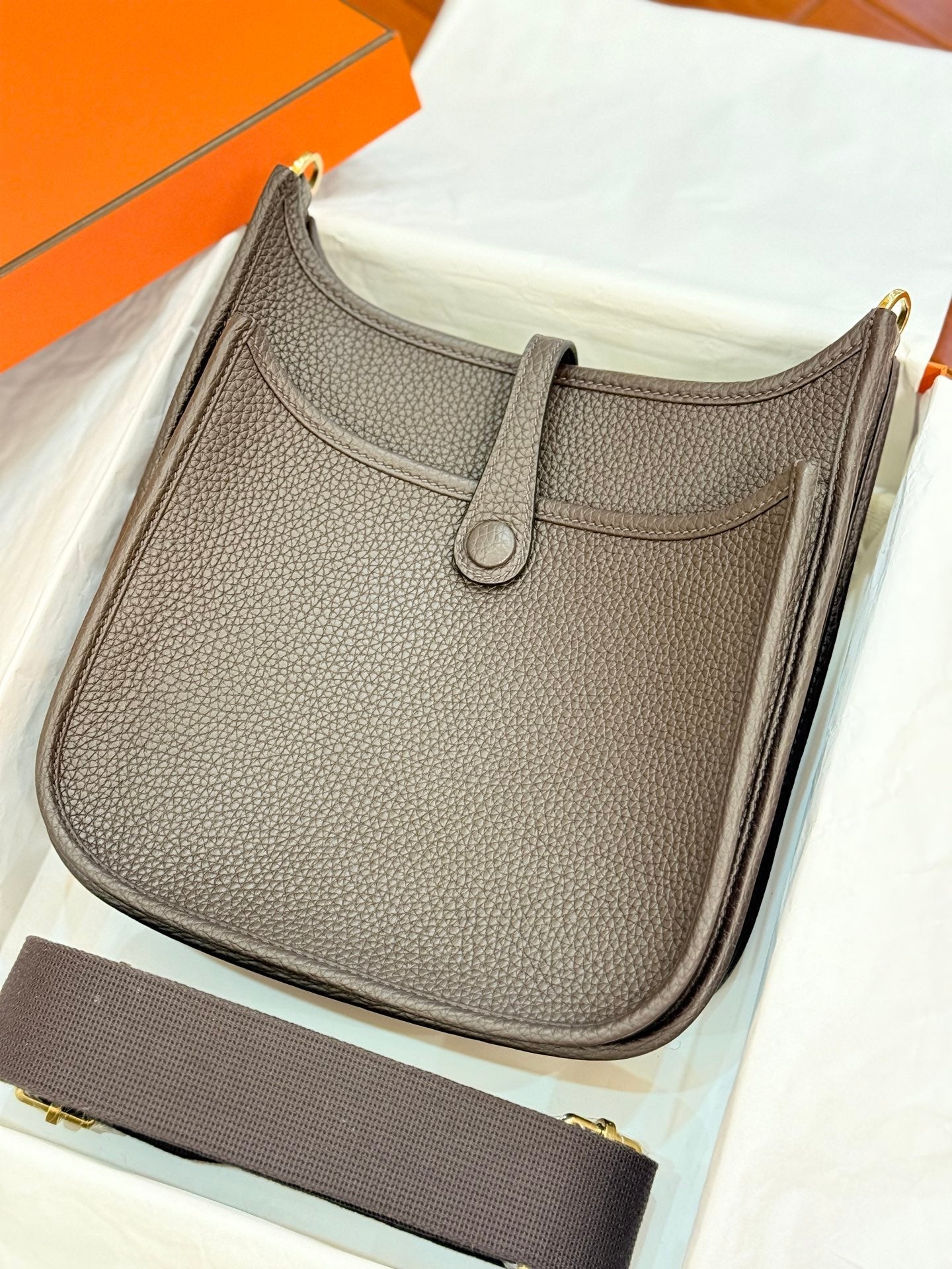 HM 26S EVELYNE BAG 23MM IN DARK BROWN GRAINED CALFSKIN