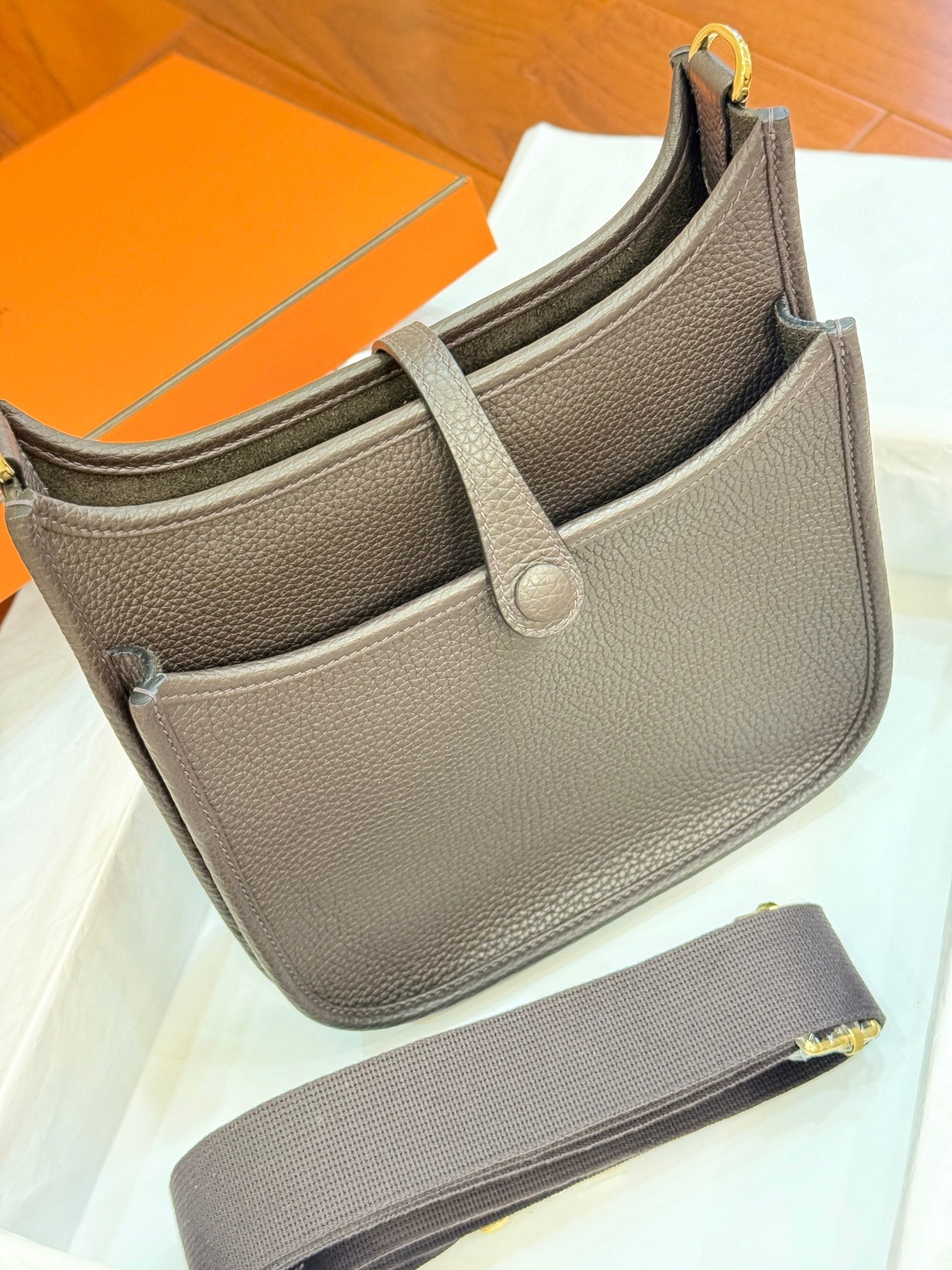 HM 26S EVELYNE BAG 23MM IN DARK BROWN GRAINED CALFSKIN