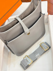 HM 26S EVELYNE BAG 23MM IN LIGHT GRAY GRAINED CALFSKIN