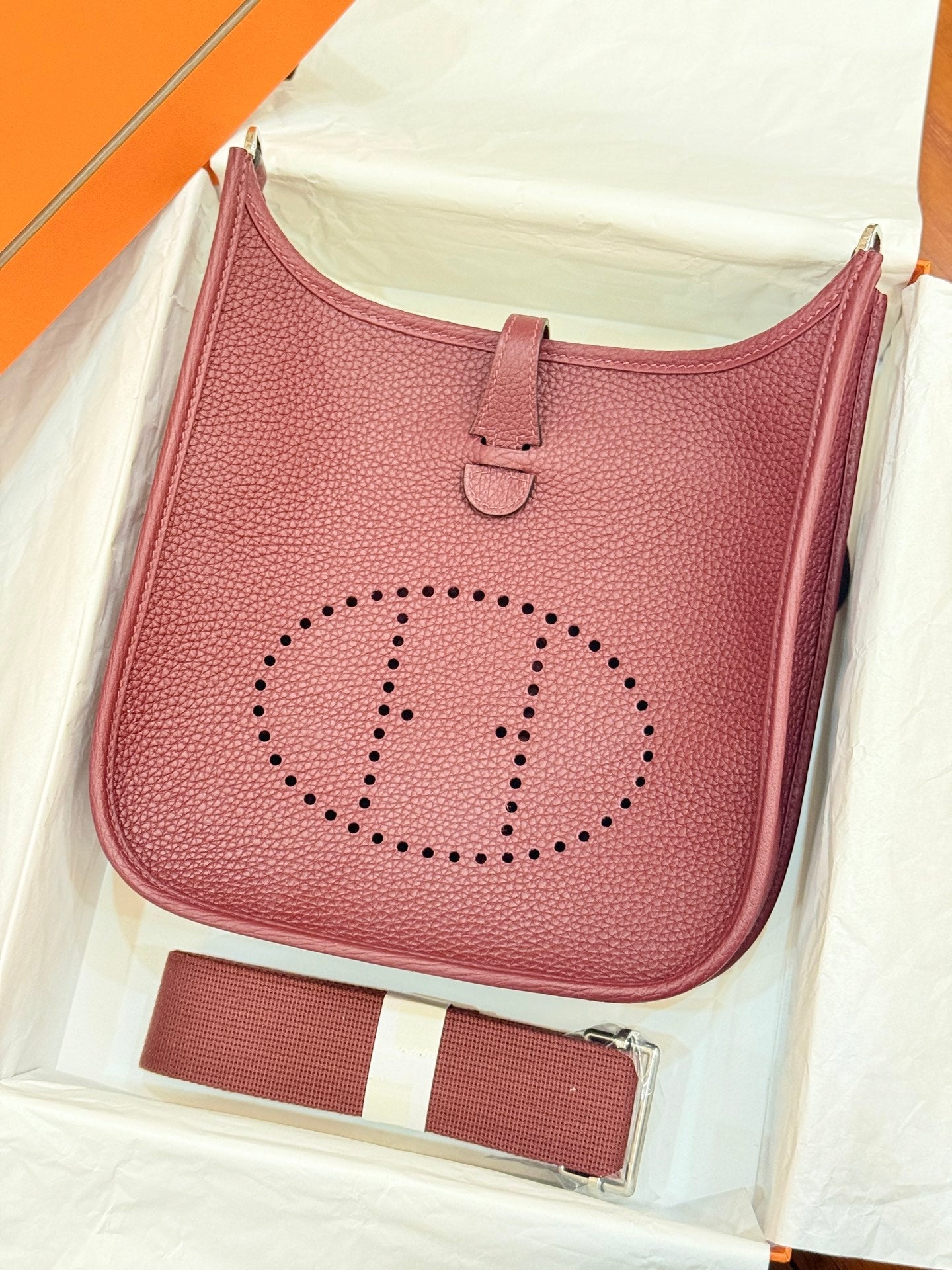 HM 26S EVELYNE BAG 23MM IN WINE RED GRAINED CALFSKIN