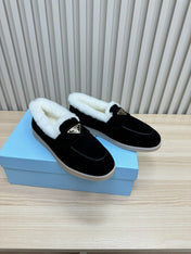 LOAFER IN BLACK SUEDE AND FUR LINING ATTACHED TRIANGLE LOGO