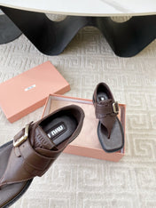 THONG SANDALS IN ESPRESSO LAMBSKIN WITH SILVER BUCKLE