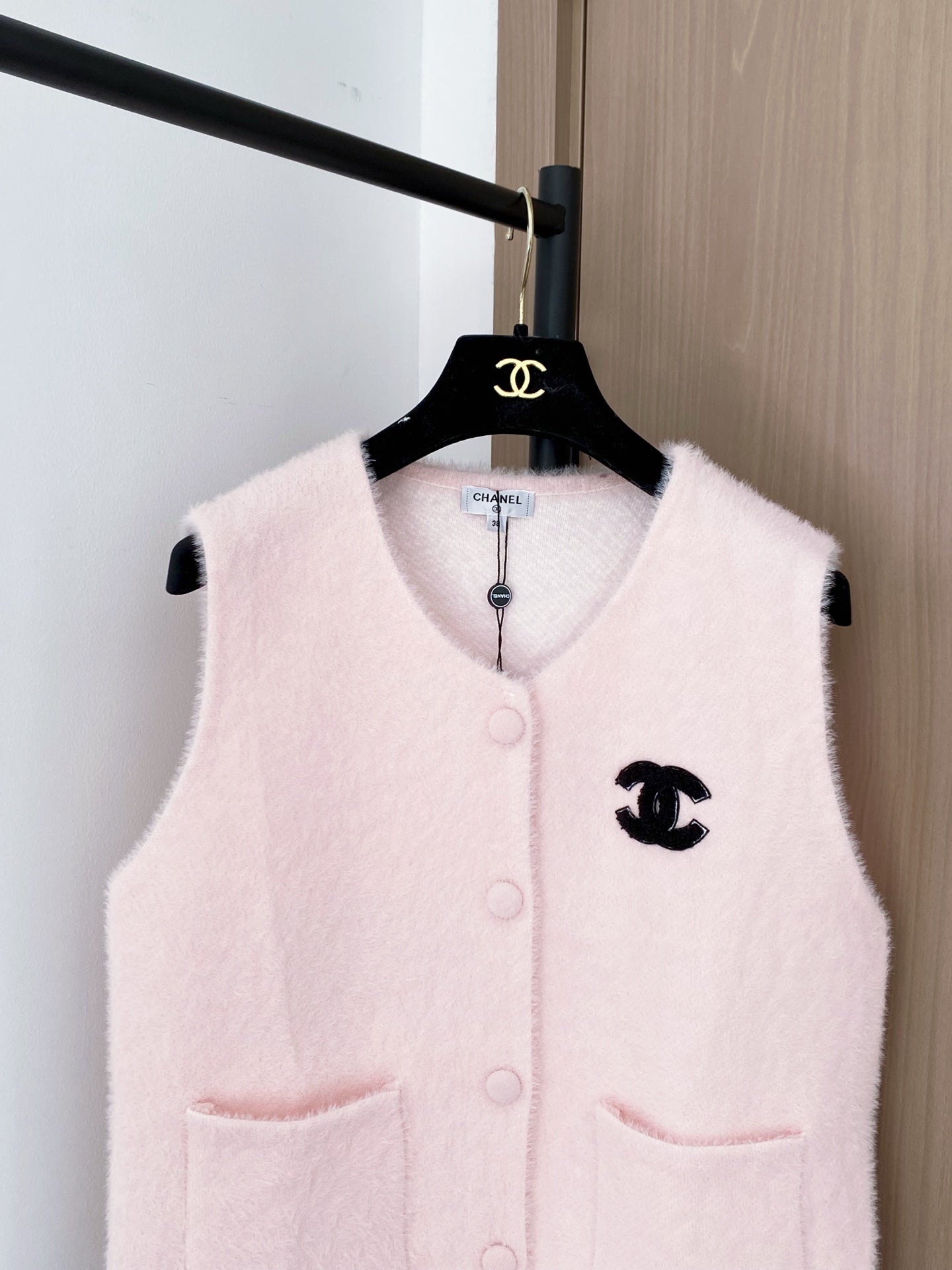 CHANEL 25S SLEEVELESS VEST 368