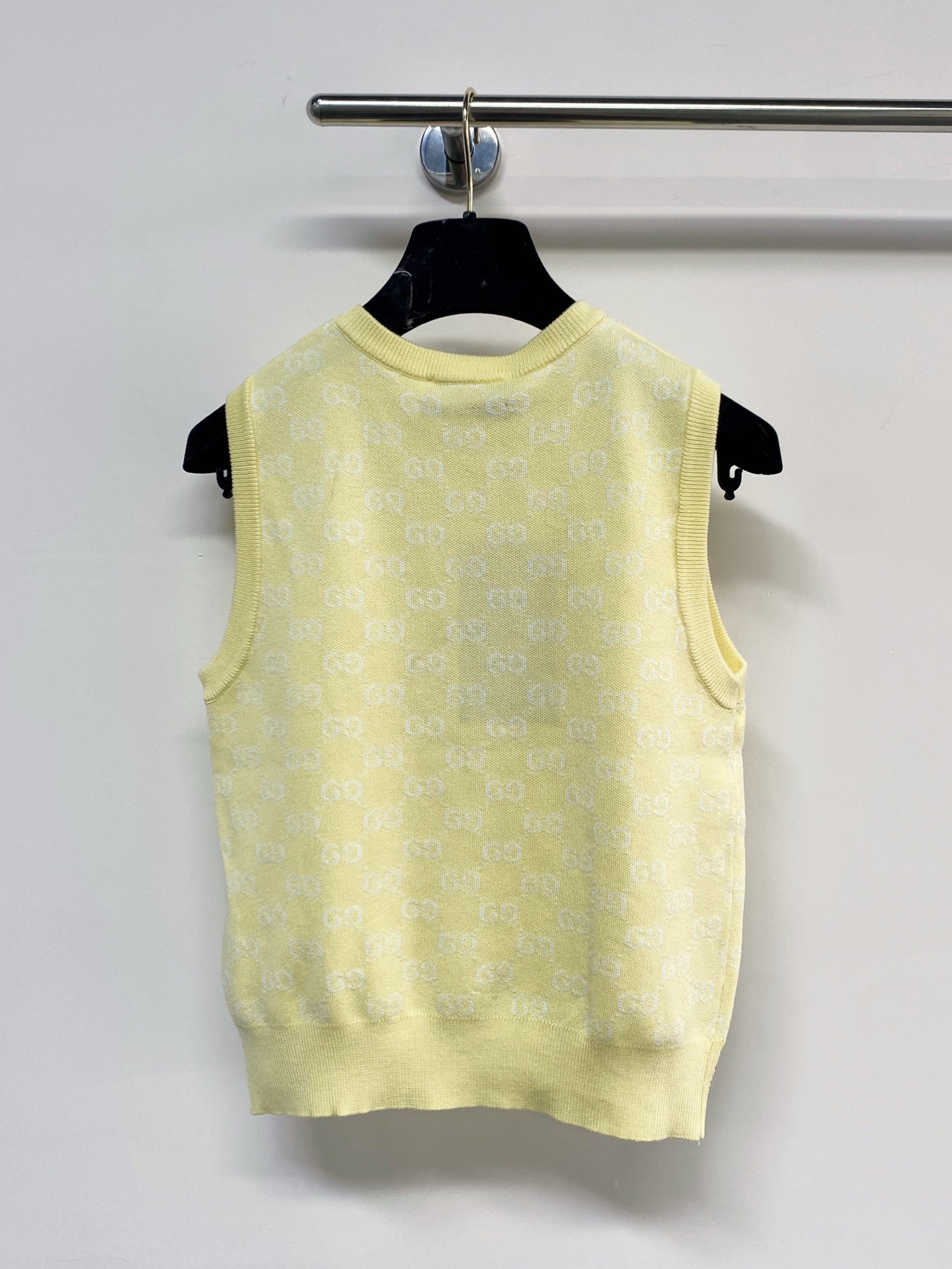 GUCCI 26S EMBELLISHED SLEEVELESS SWEATER 108