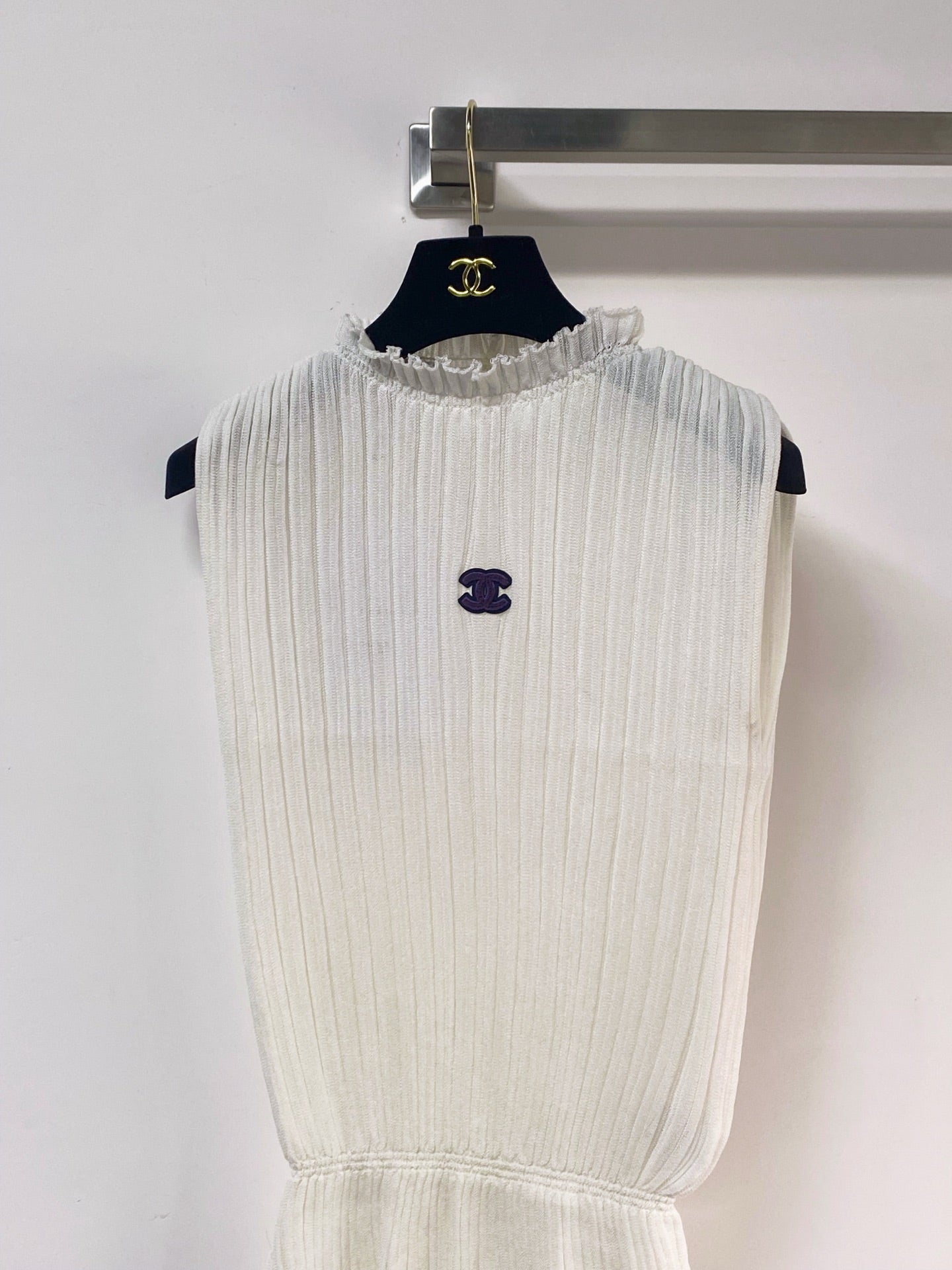 CHANEL 26S SLEEVELESS SHIRT STYLE 1043