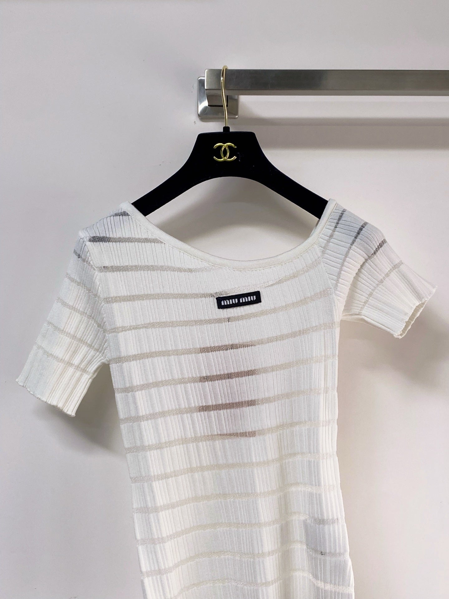 MIUMIU 26S SHORT-SLEEVED SWEATER STYLE 1126