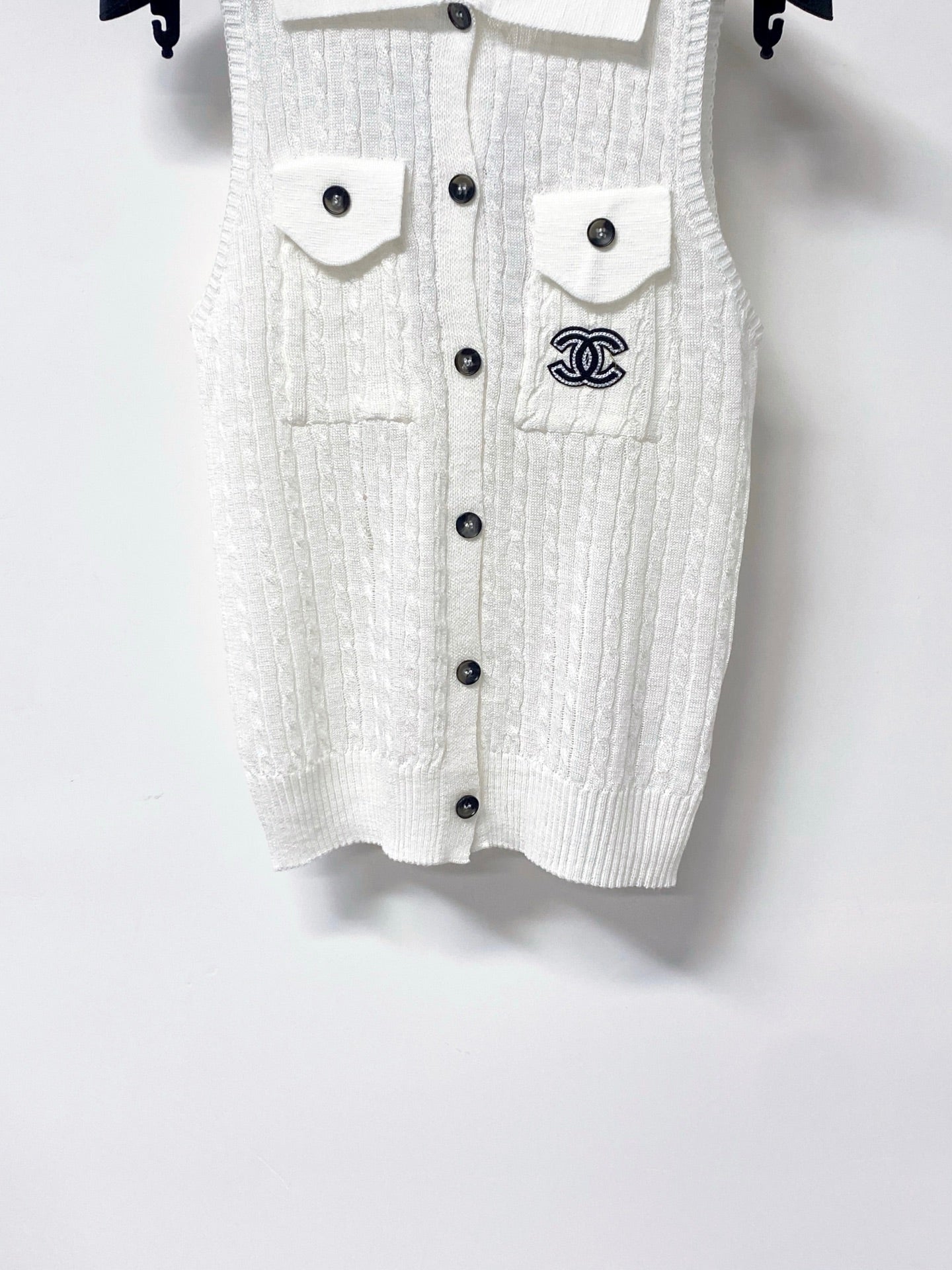CHANEL 26S SLEEVELESS POLO KNIT TOP STYLE 1136