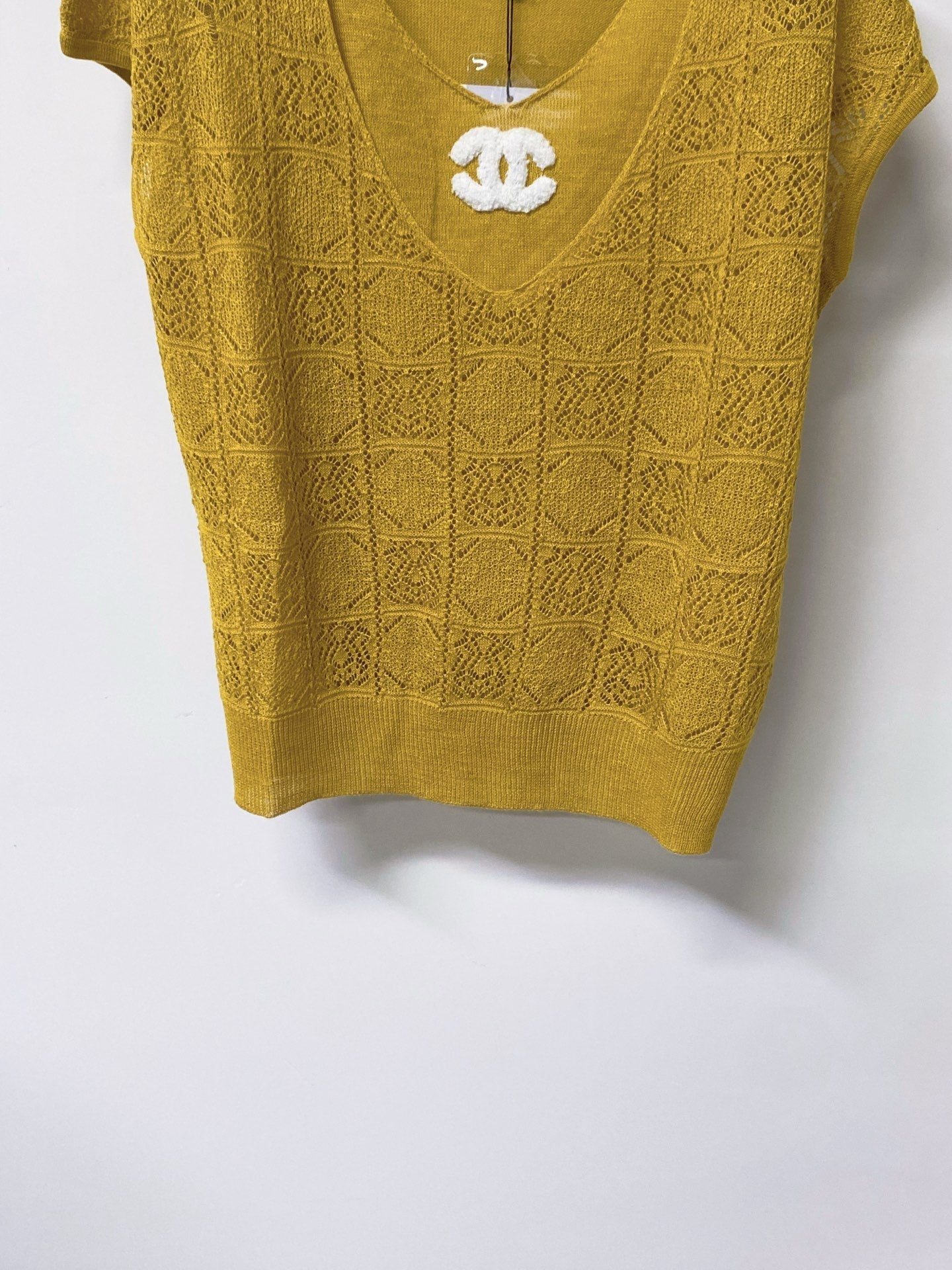CHANEL 26S KNIT V-NECK TOP STYLE 1272