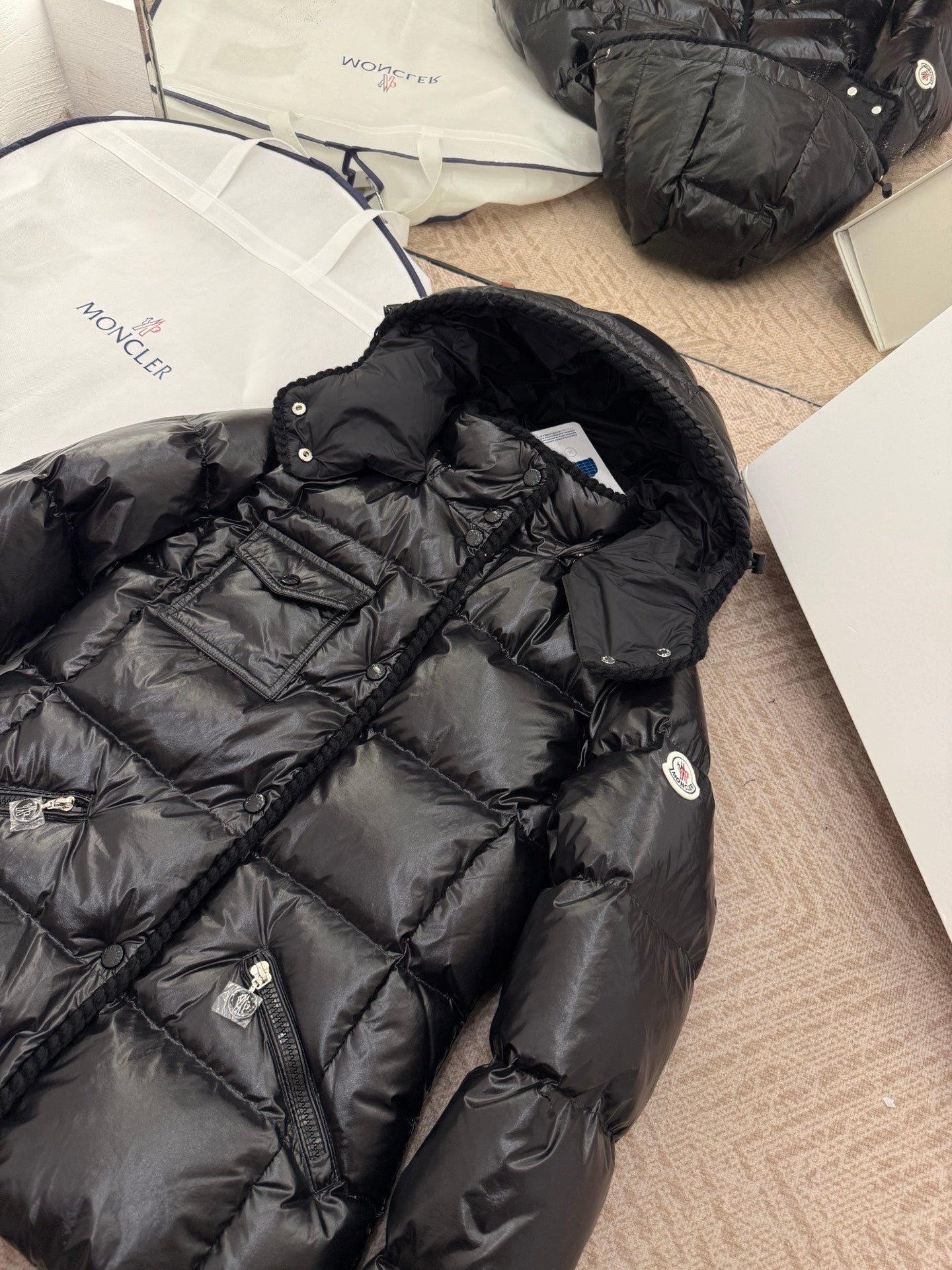 MONCLER 25S LONG-SLEEVE HOODED DOWN JACKET 323