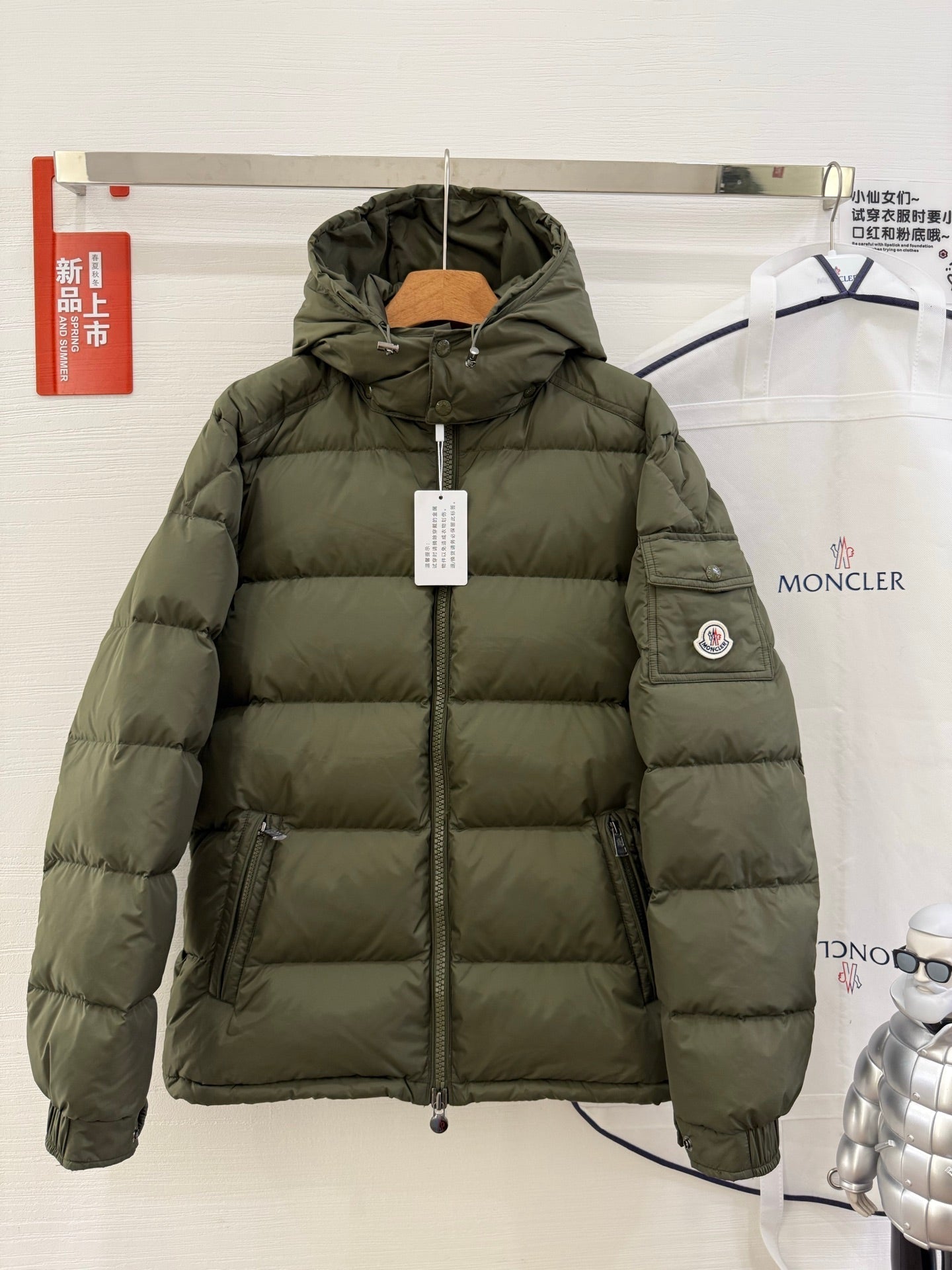 MONCLER 25S SHORT HOODED PUFFER JACKET 325