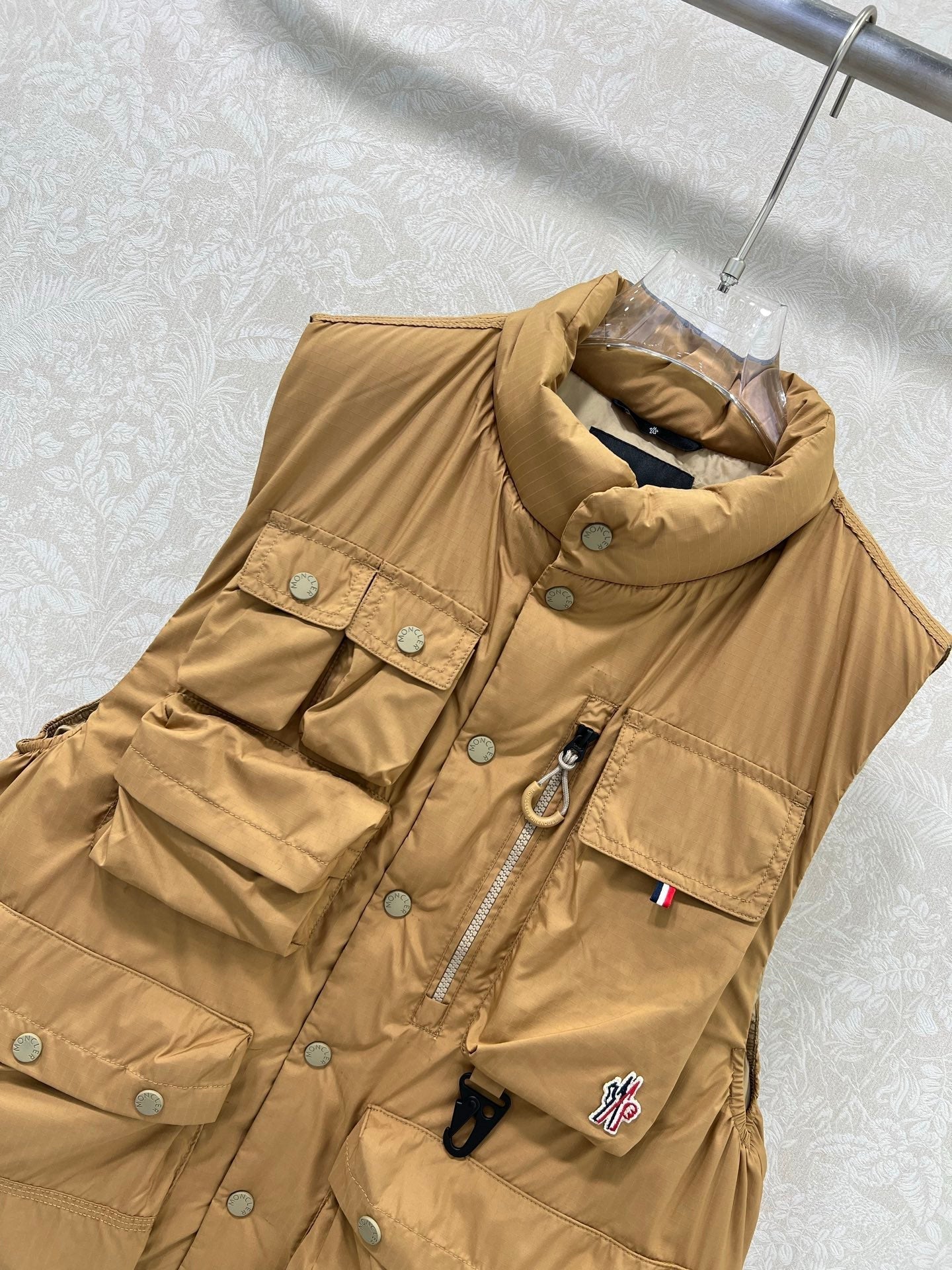 MONCLER 25S DOWN VEST 299330