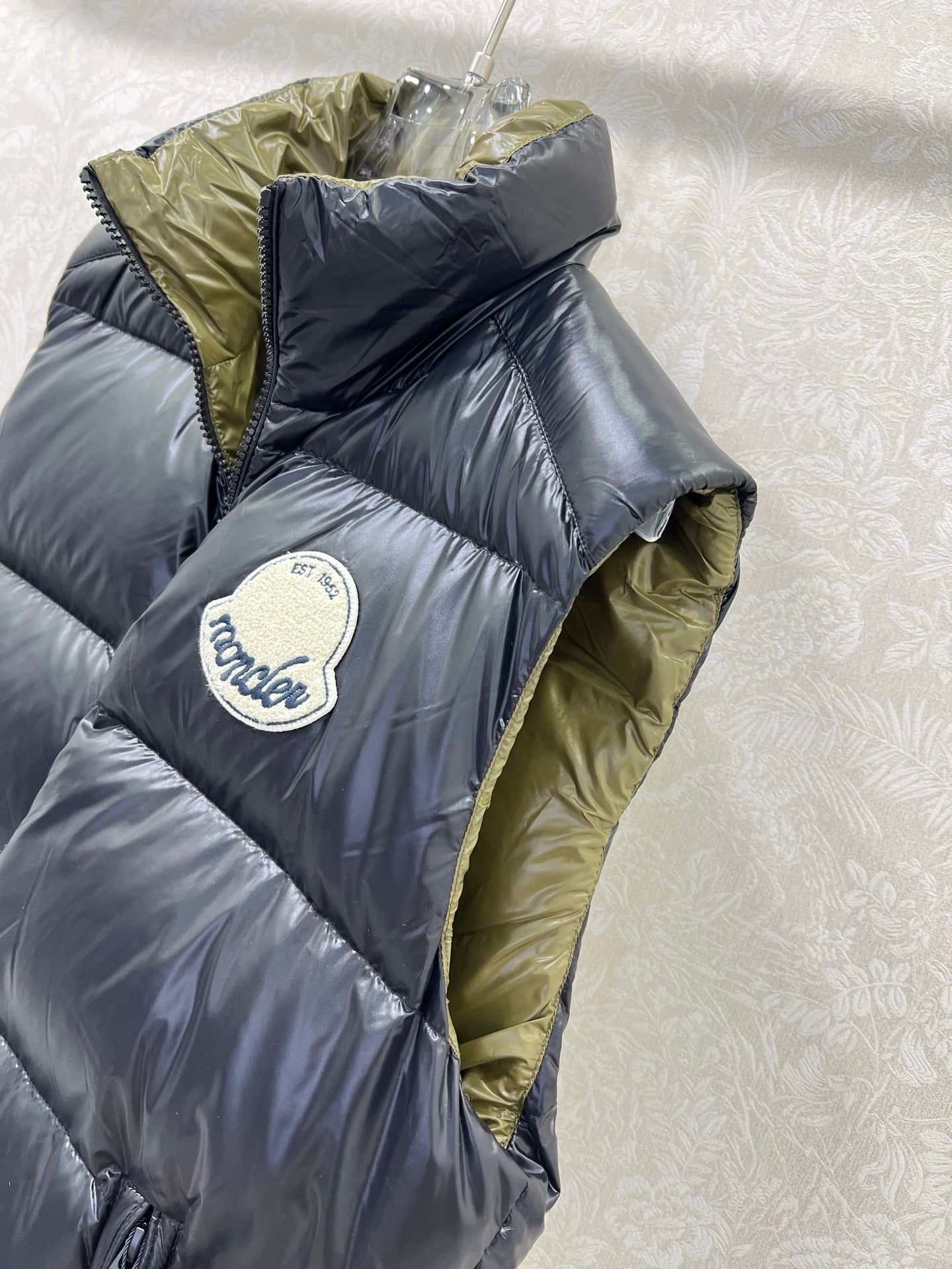 MONCLER 25S DOWN VEST 299324