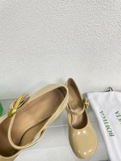 ATOMIC MARY-JANE PUMP 9 CM IN BISQUE BEIGE CALFSKIN