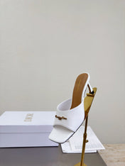 DIOR 26S KITTEN HEEL MULE SANDALS IN WHITE PATENT CALFSKIN WITH LOGO