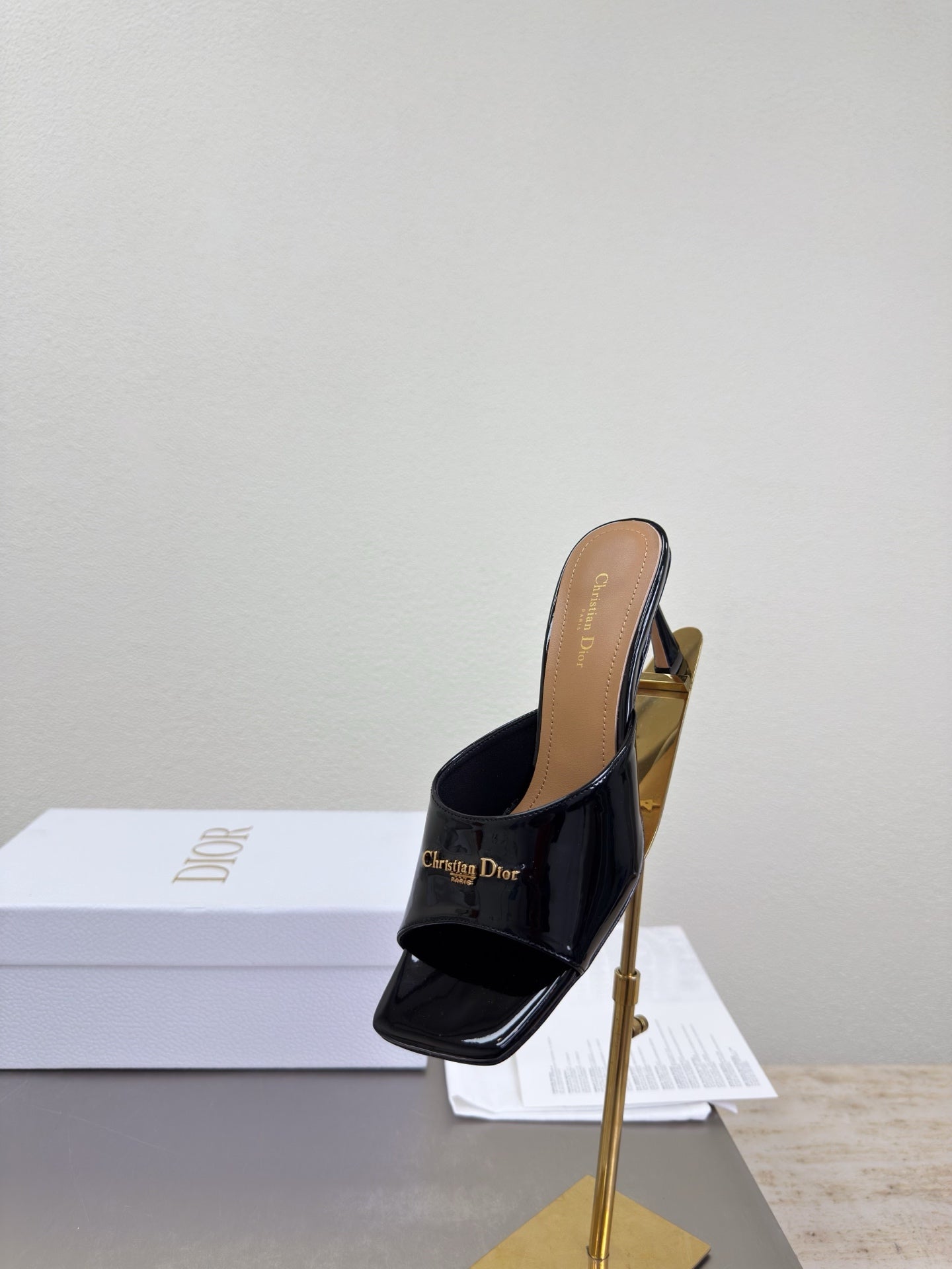 DIOR 26S KITTEN HEEL MULE SANDALS IN BLACK PATENT CALFSKIN WITH LOGO