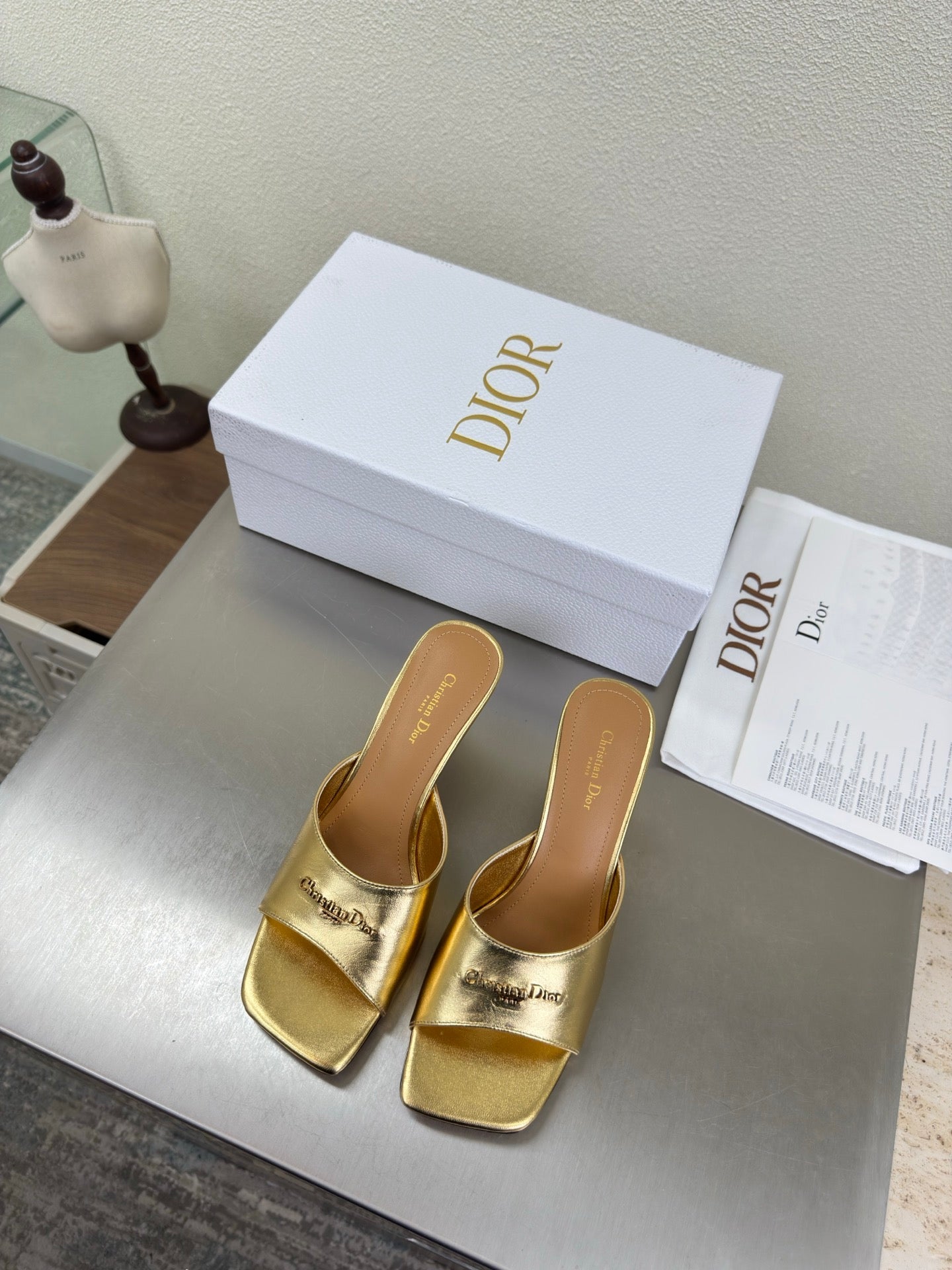 DIOR 26S KITTEN HEEL MULE SANDALS IN GOLD CALFSKIN WITH LOGO