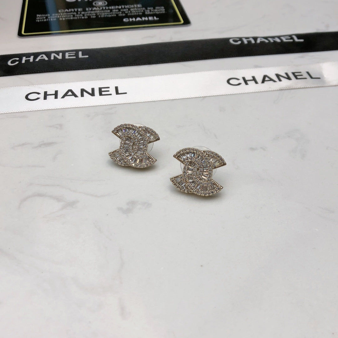 CHANEL 26S DOUBLE C LOGO BAGUETTE & PAVE CRYSTAL STUD EARRINGS IN SILVER METAL 631077