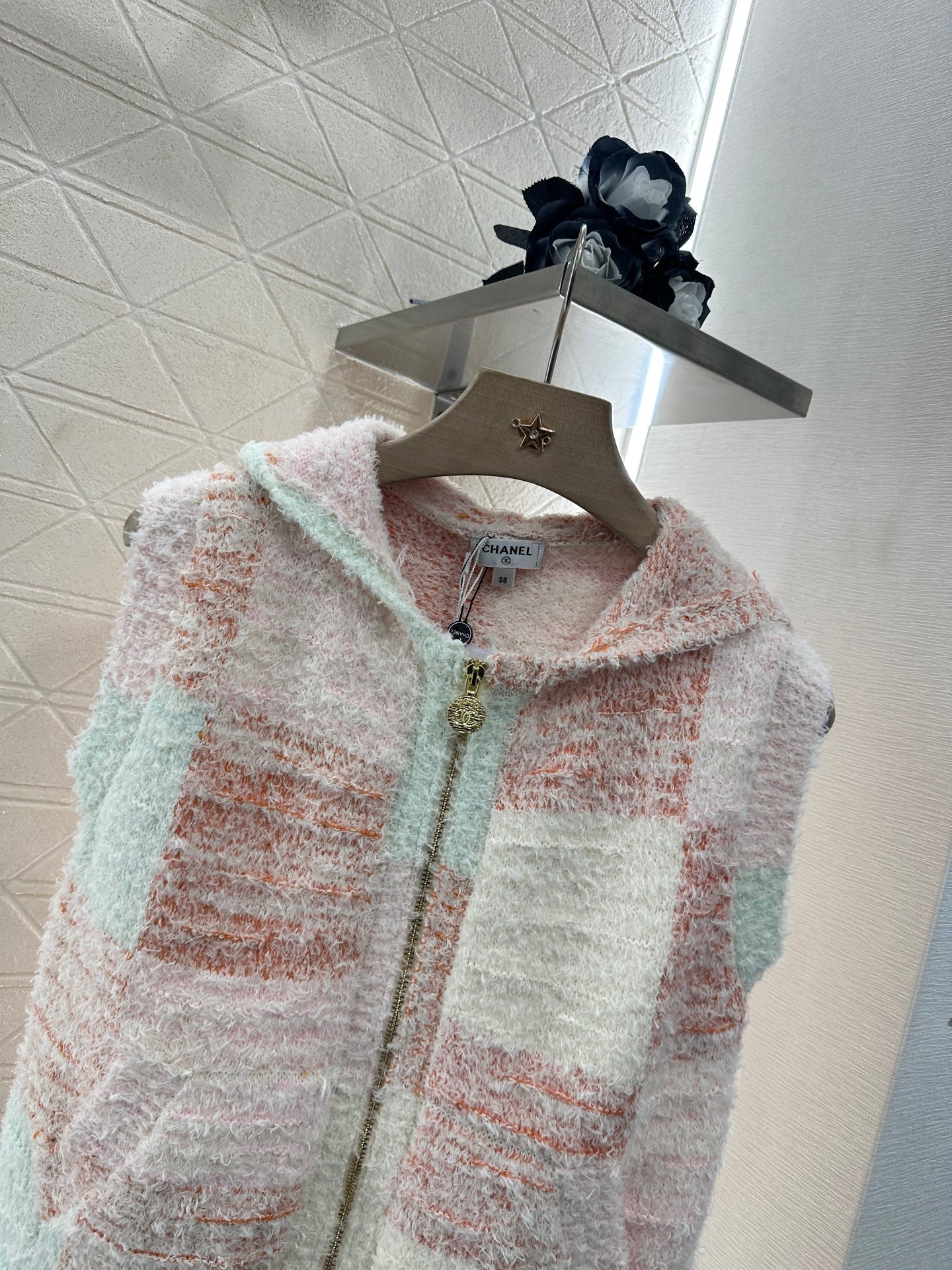 CHANEL SLEEVELESS KNIT HOODIE 276508