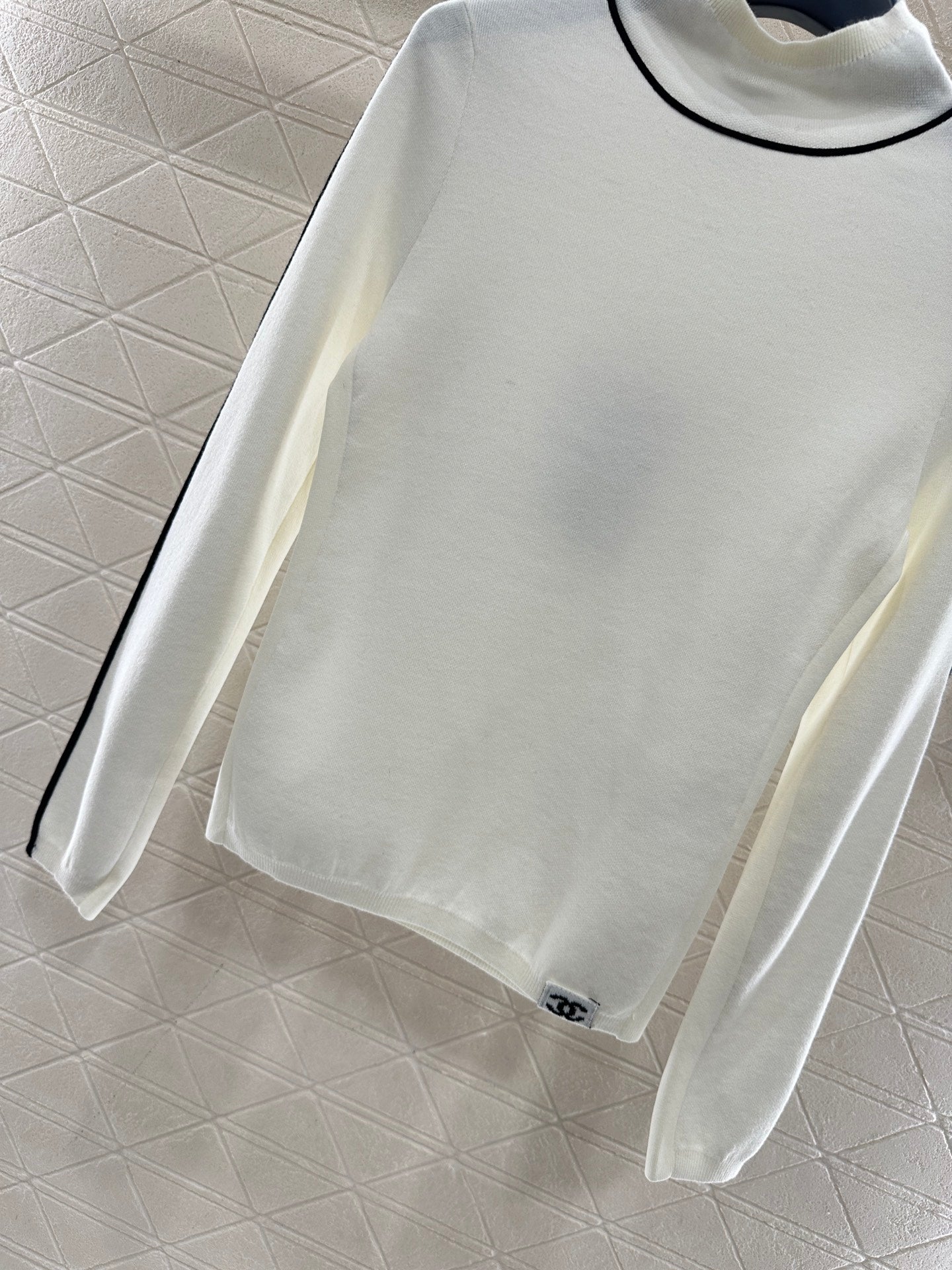 CHANEL 25S HIGH-NECK PULLOVER SWEATER 351