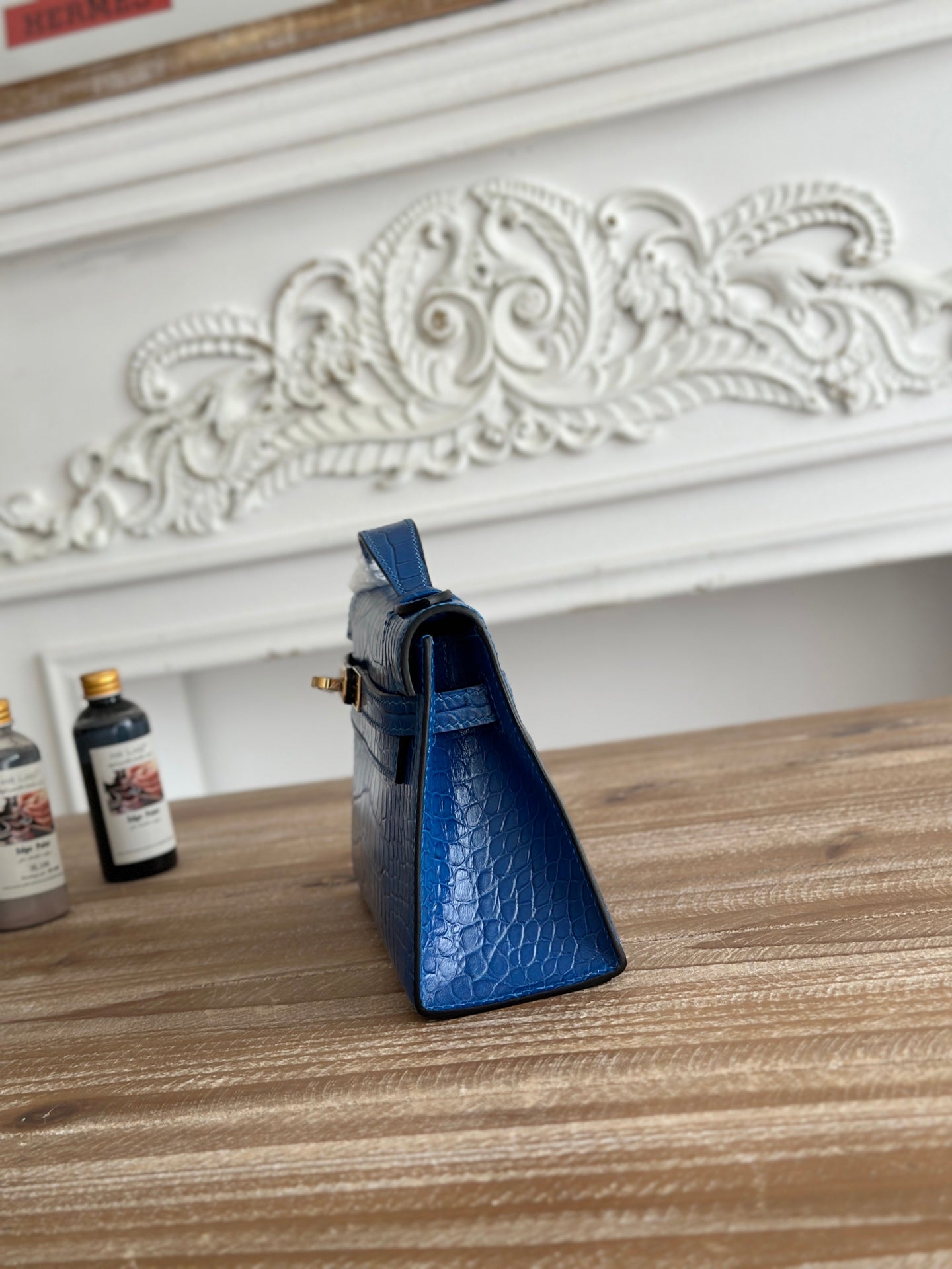 HM 26S KELLY MINI 22MM IN DARK BLUE CROC EMBOSSED CALFSKIN GOLD KELLY BUCKLE