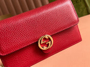INTERLOCKING WOC 20 IN RED PEBBLED GRAINY CALFSKIN GOLD HARDWARE