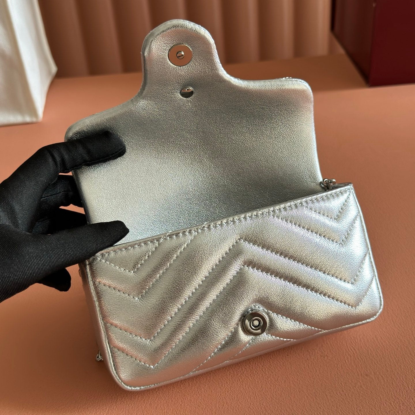 GUCCI 26S GG MARMONT BAG 16 IN SILVER LAMBSKIN
