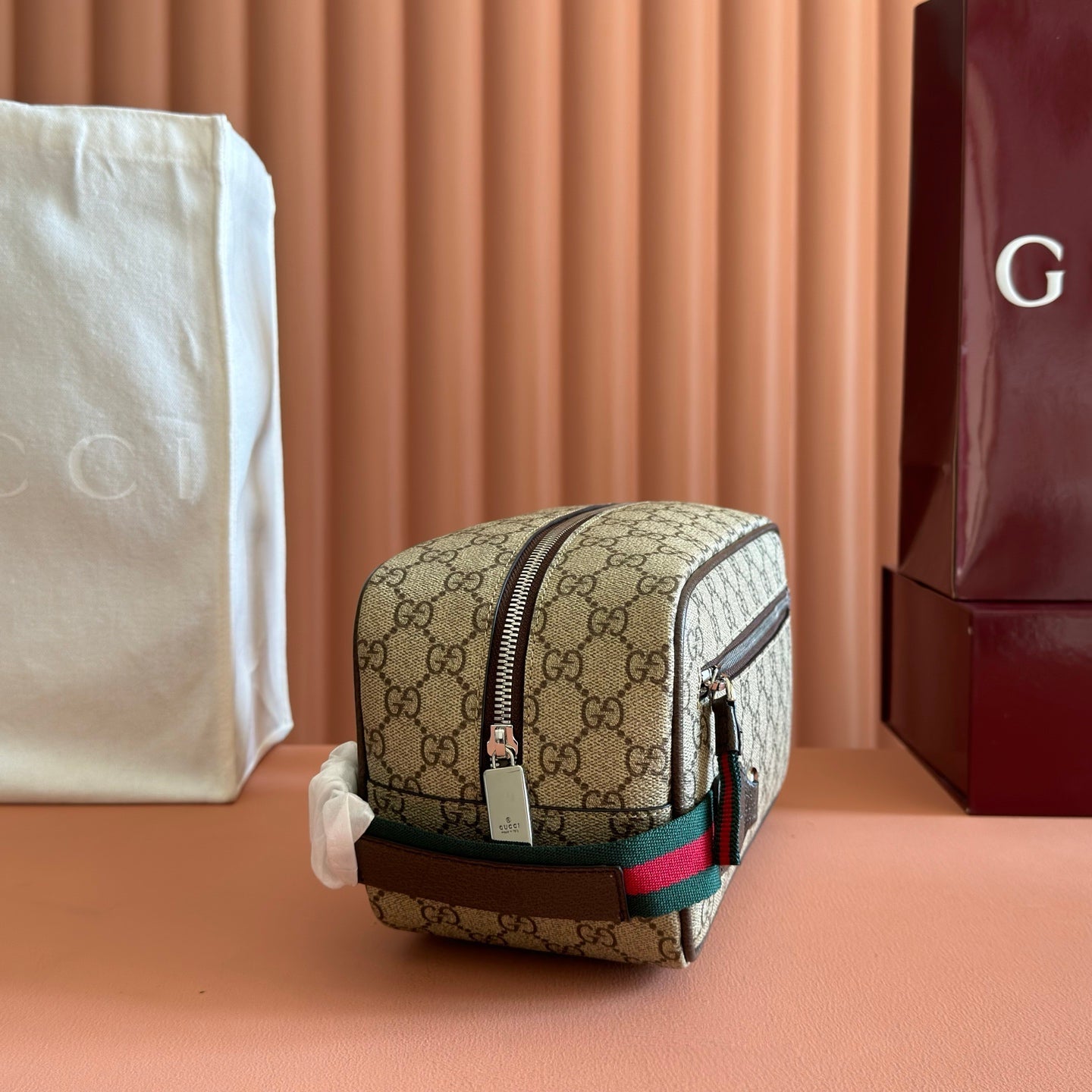 GUCCI 26S GG TOILETRY CASE 28 IN DARK BEIGE AND BROWN CANVAS