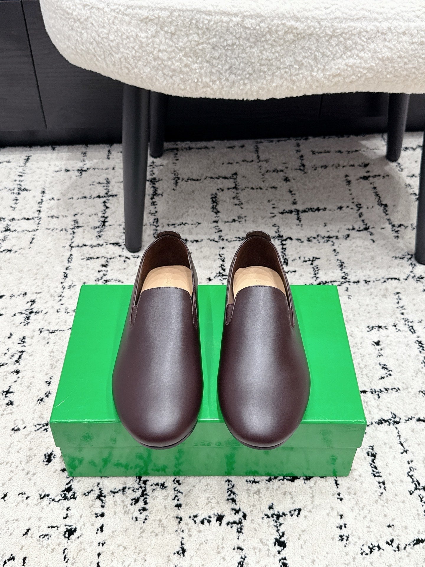 BOTTEGA VENETA 26S FLAT LOAFERS IN DARK BROWN CALFSKIN