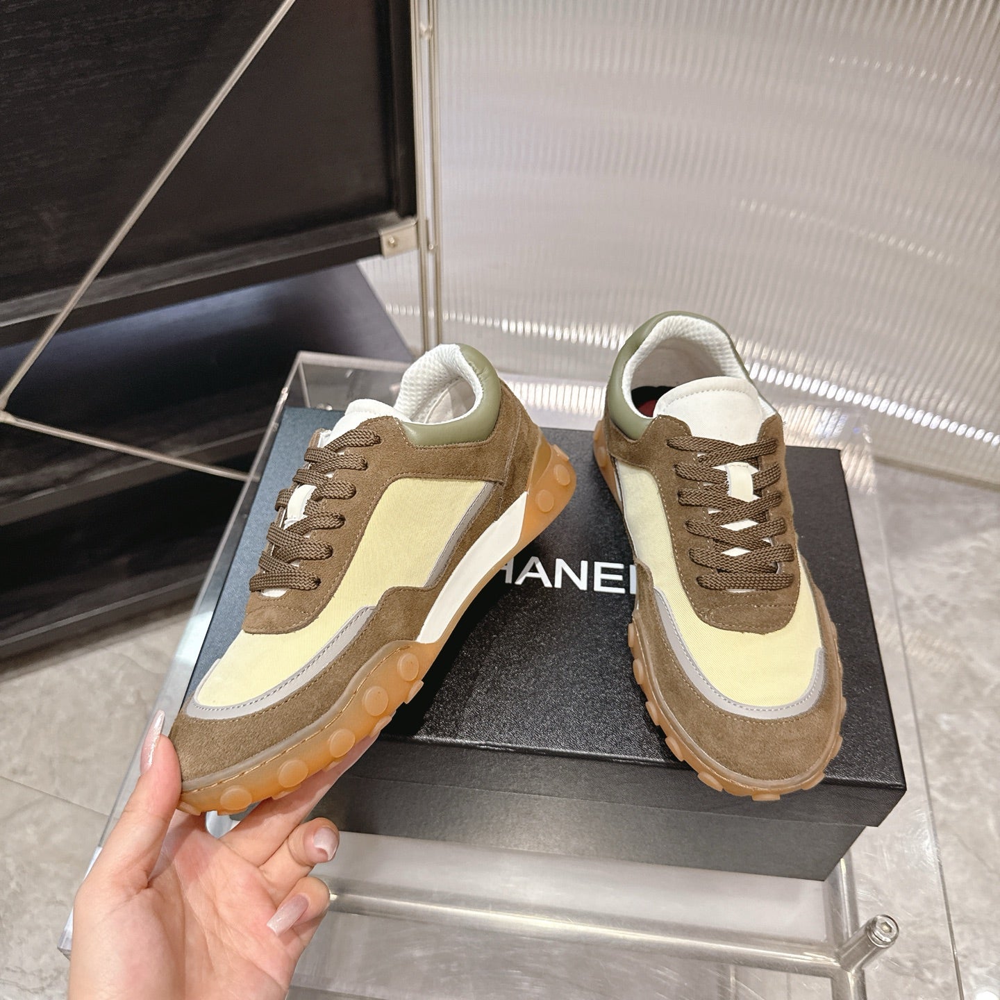 CHANEL 26S LOW TOP SNEAKERS IN BROWN SUEDE AND GREEN FABRIC WITH RUBBER SOLE