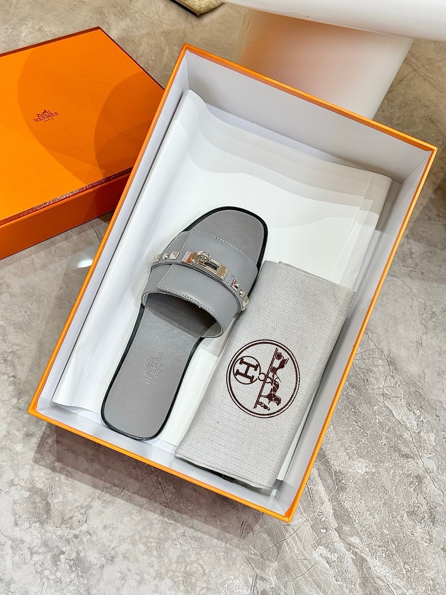 HM 26S GIULIA SANDAL IN GREY CALFSKIN SILVER HARDWARE