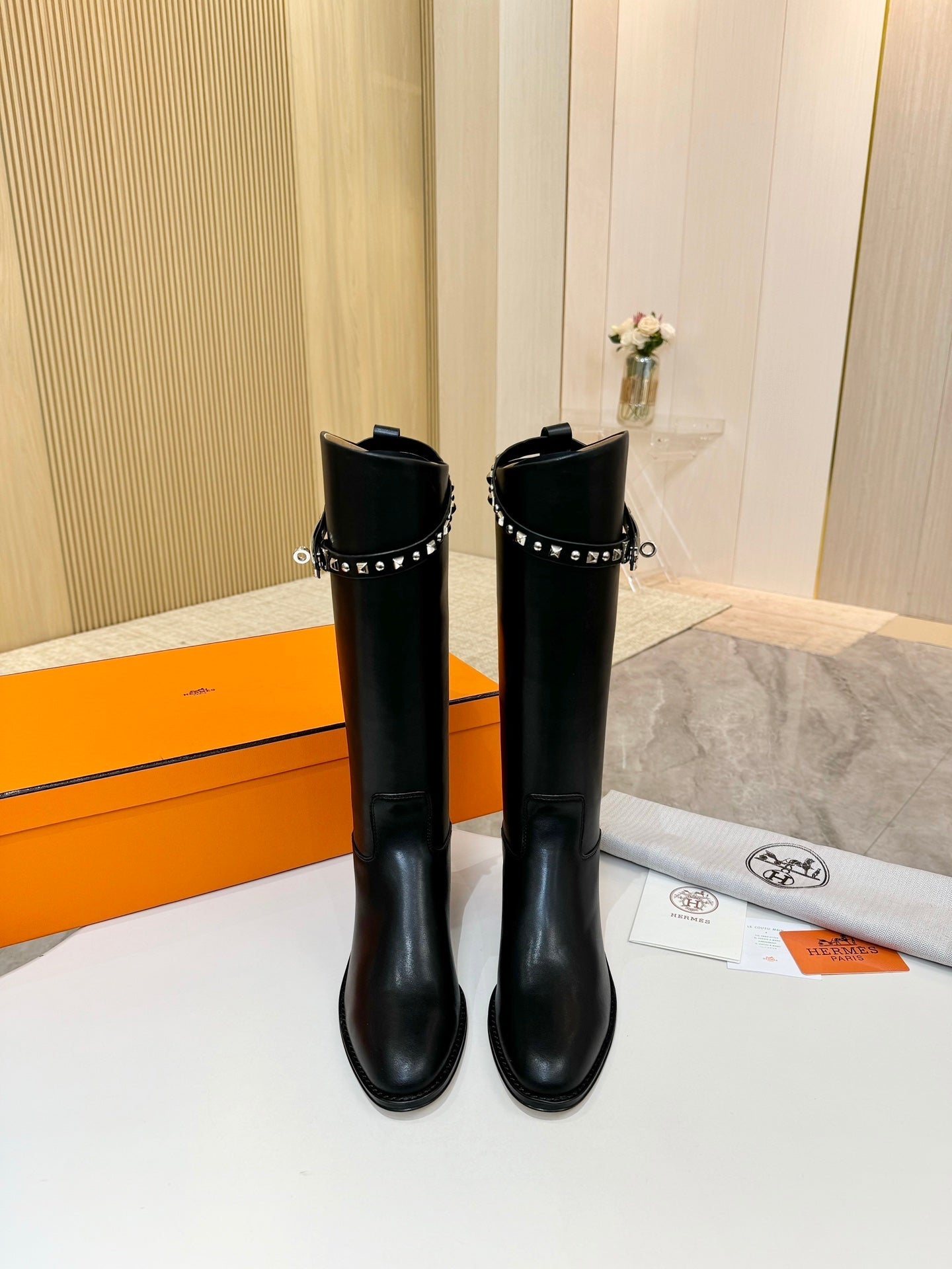 HM 25S KNEE-HIGH FLAT BOOTS IN BLACK LAMBSKIN WITH SILVER HARDWARE