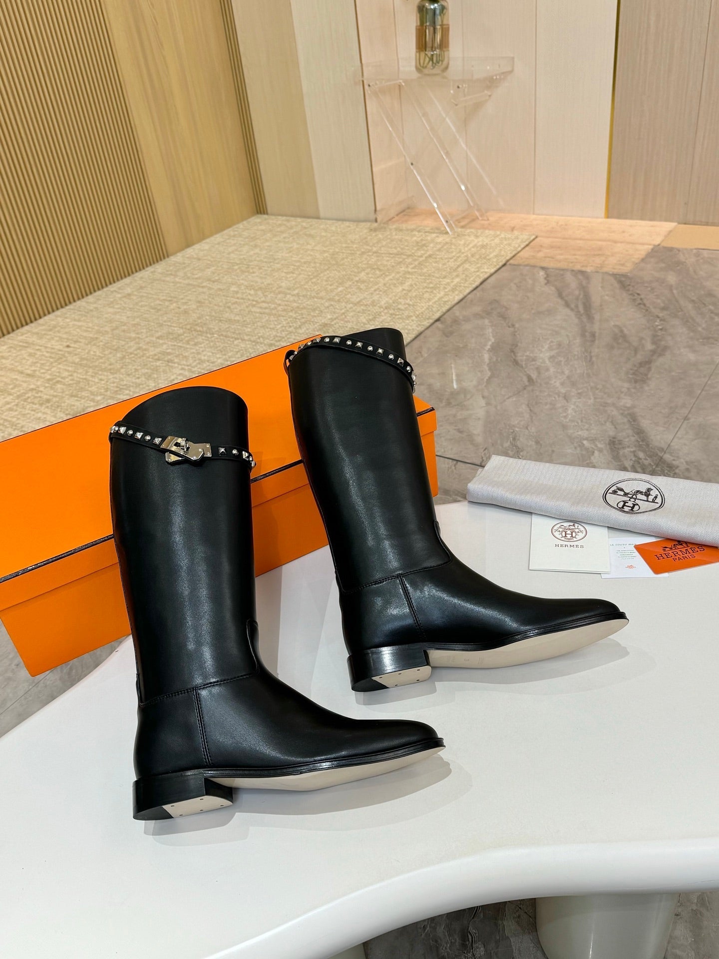 HM 25S KNEE-HIGH FLAT BOOTS IN BLACK LAMBSKIN WITH SILVER HARDWARE