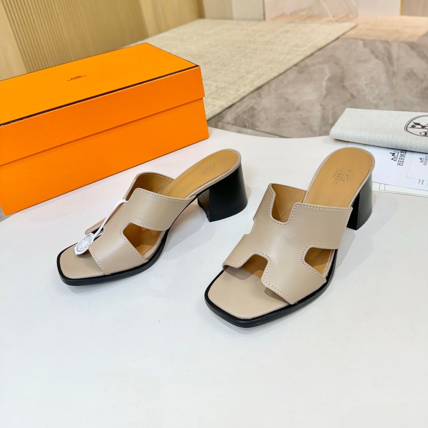 HM 26S HELIA SANDAL 70MM IN BEIGE CALFSKIN