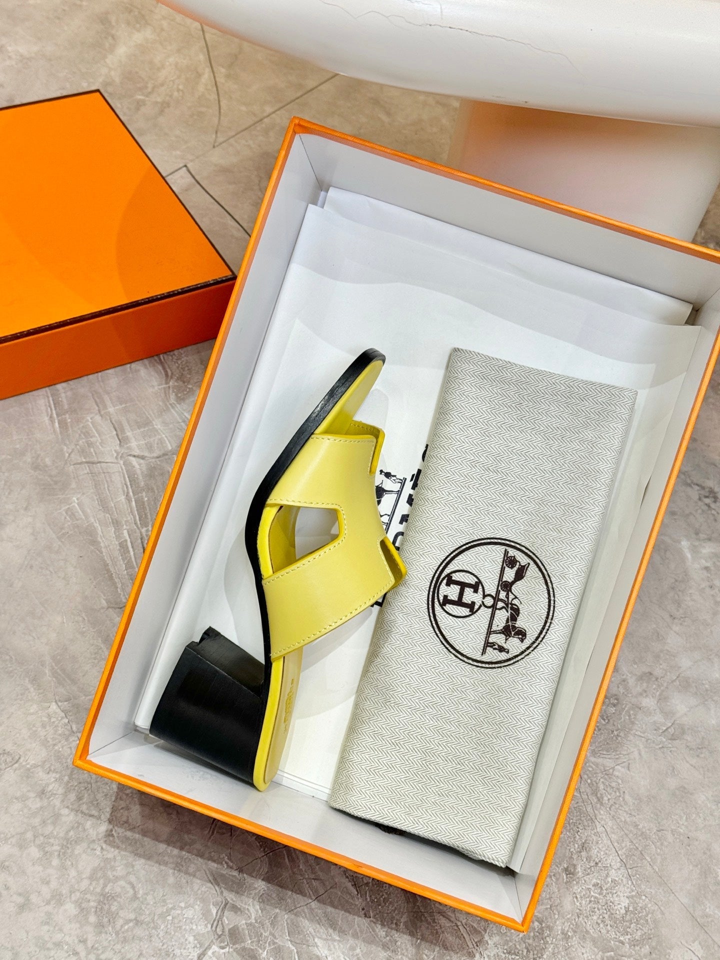 HM 26S HELIA SANDAL 70MM IN YELLOW CALFSKIN