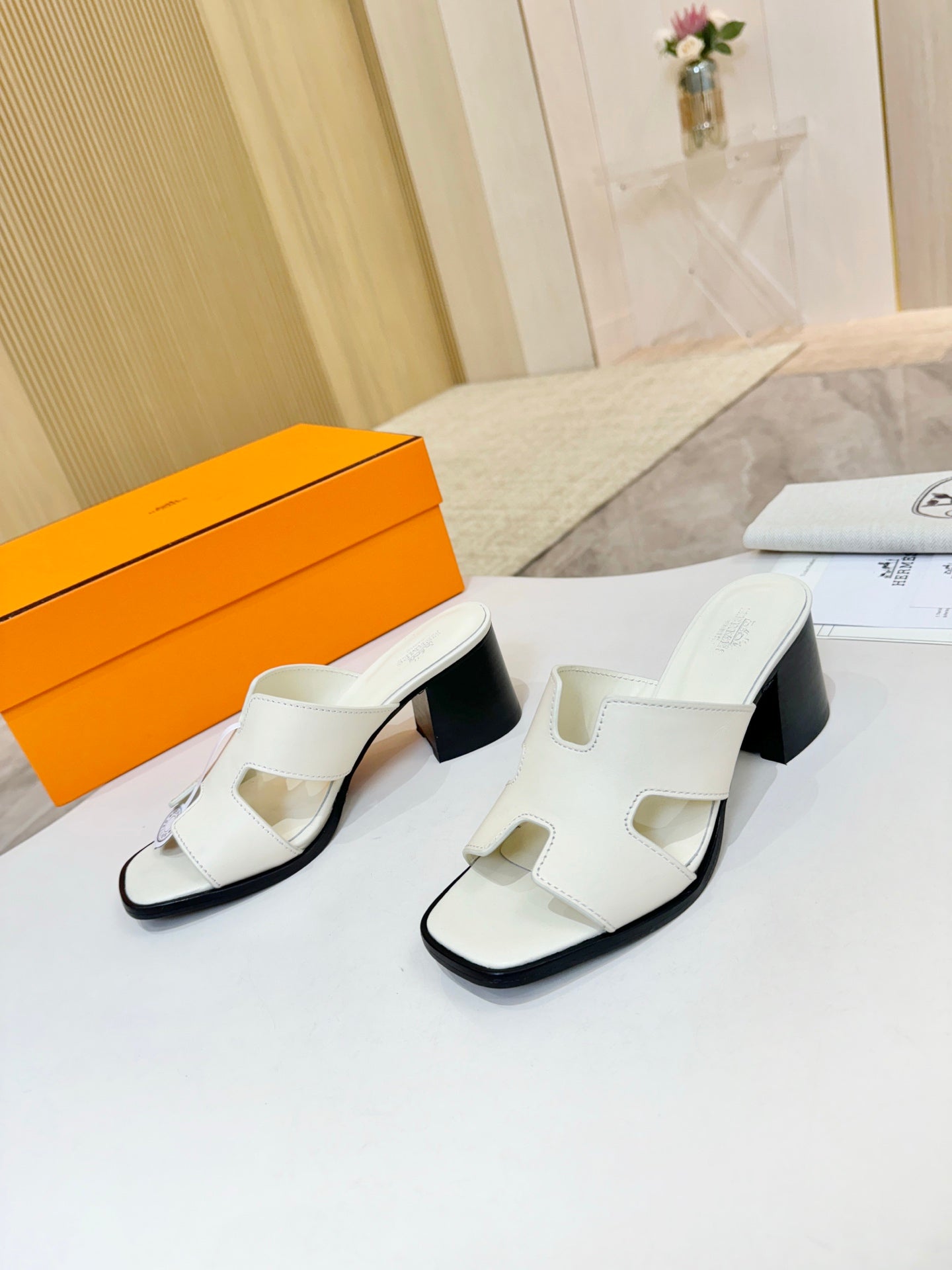 HM 26S HELIA SANDAL 70MM IN IVORY WHITE CALFSKIN