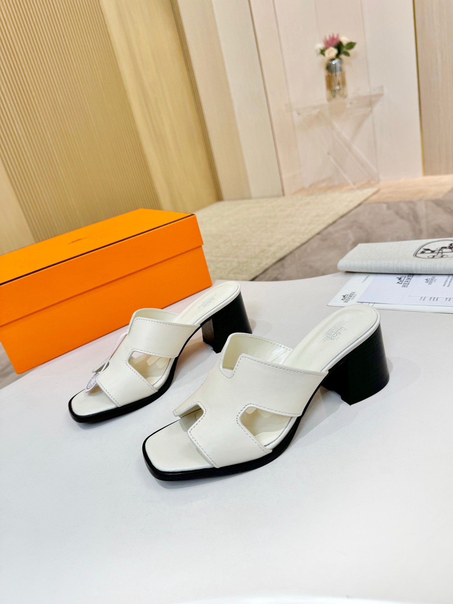 HM 26S HELIA SANDAL 70MM IN IVORY WHITE CALFSKIN