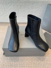 ANKLE BOOTS IN BLACK LOGO EMBOSSED SOFT SHEEPSKIN