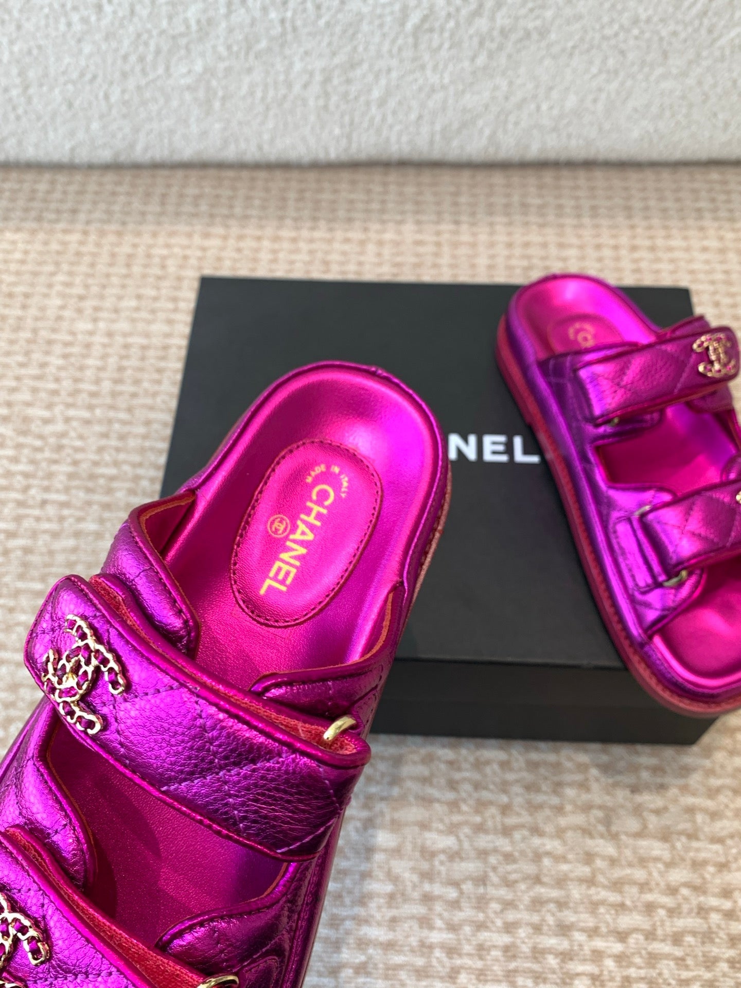 DAD SANDAL IN MAGENTA PURPLE SHEEPSKIN MULE