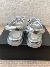 DAD SANDAL IN SILVER SHEEPSKIN