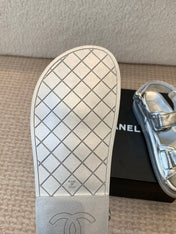 DAD SANDAL IN SILVER SHEEPSKIN