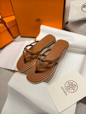 HM 26S KELLY BUCKLE THONG SANDALS IN CARAMEL BROWN CALFSKIN SILVER HARDWARE