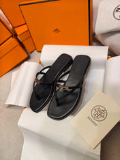 HM 26S KELLY BUCKLE THONG SANDALS IN BLACK CALFSKIN SILVER HARDWARE
