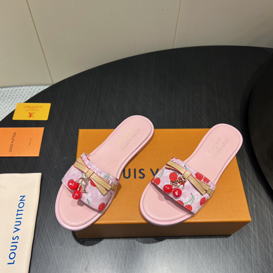 LV SLIDE SANDALS 25S IN LIGHT PINK DENIM AND CALFSKIN WITH CHERRY BLOSSOM BUCKLE