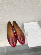 ALAIA BALLET FLAT IN BURGUNDY RED MESH LAMBSKIN