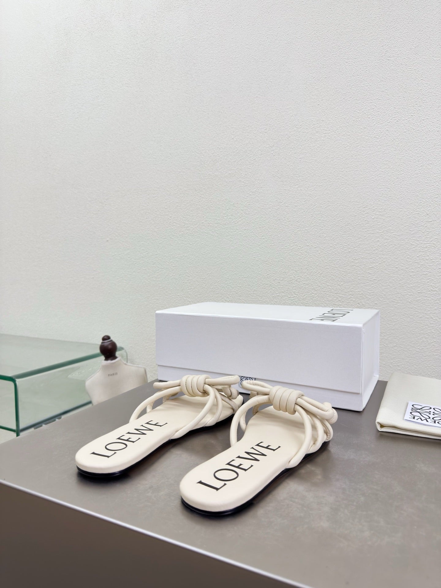 LOEWE 26S FLAMENCO KNOT SANDAL IN IVORY WHITE CALFSKIN