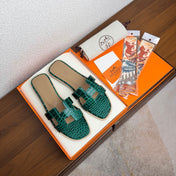 HM 26S ORAN SANDAL IN EMERALD GREEN CALFSKIN CROCODILE EMBOSSED