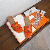 HM 26S ORAN SANDAL IN ORANGE CALFSKIN CROCODILE EMBOSSED